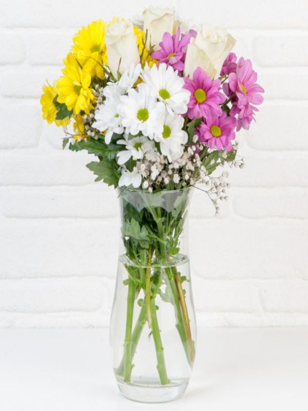  Erzurum Çiçek Gönder - Vazoda Beyaz Gül ve Papatya