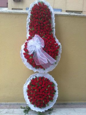  Erzurum Çiçek Gönder - Karanfilli Çelenk