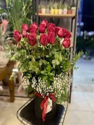  Erzurum Çiçek Gönder - Kutu Güllü Uzun 